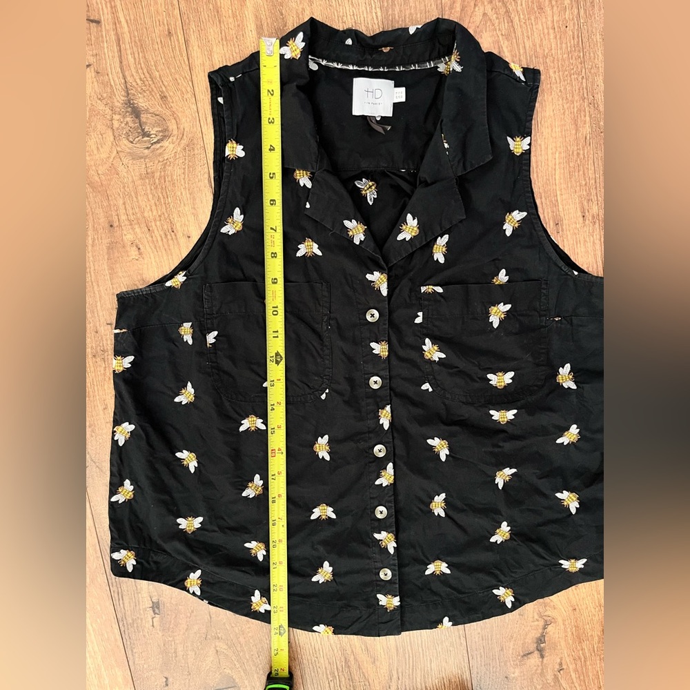 HD in Paris Embroidered Bee Black Sleeveless Shirt Button collared Tank top - Picture 9 of 11